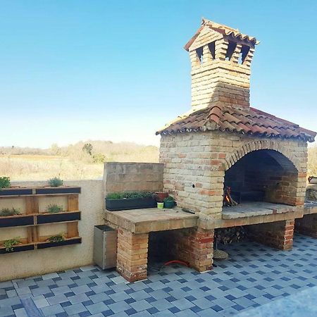 Apartment Una 2 Пула Екстериор снимка