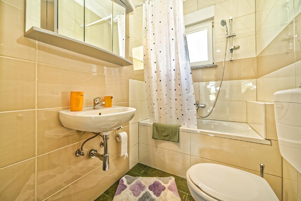 Apartment Una 2 Пула Екстериор снимка