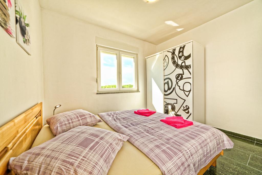 Apartment Una 2 Пула Екстериор снимка
