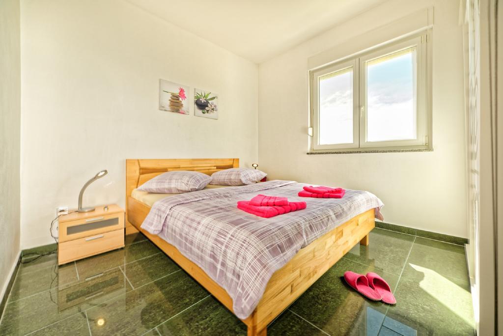 Apartment Una 2 Пула Екстериор снимка