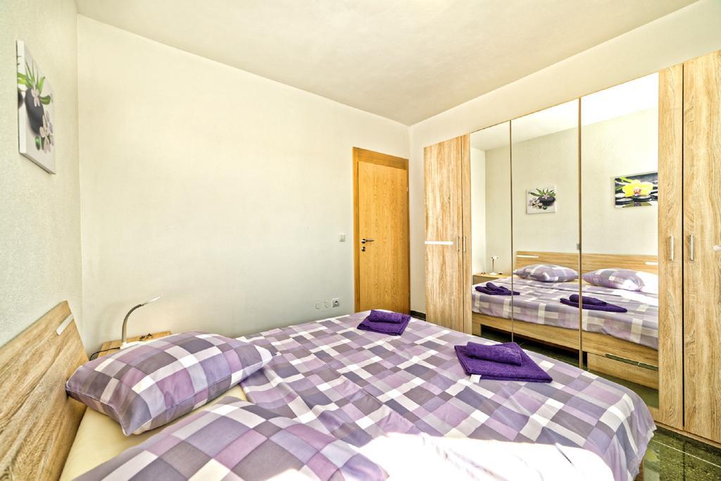 Apartment Una 2 Пула Екстериор снимка