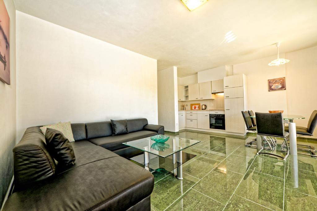 Apartment Una 2 Пула Екстериор снимка