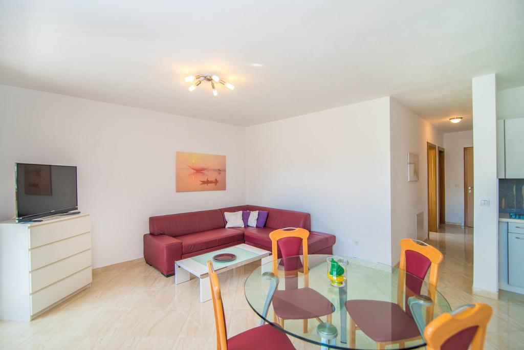 Apartment Una 2 Пула Екстериор снимка