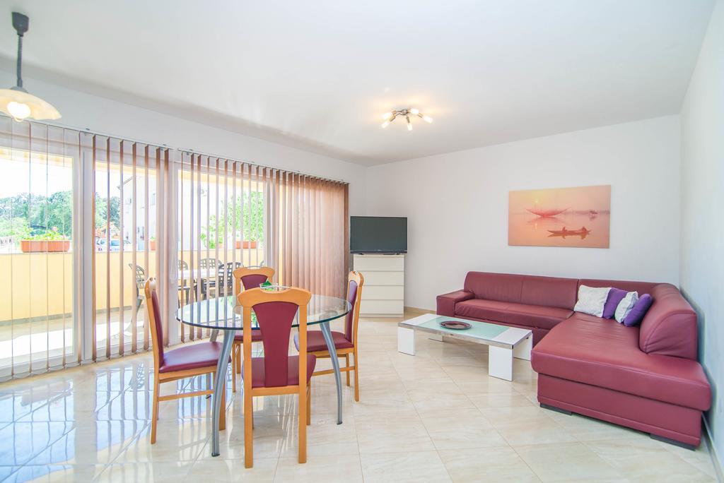 Apartment Una 2 Пула Екстериор снимка