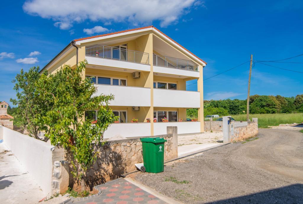 Apartment Una 2 Пула Екстериор снимка