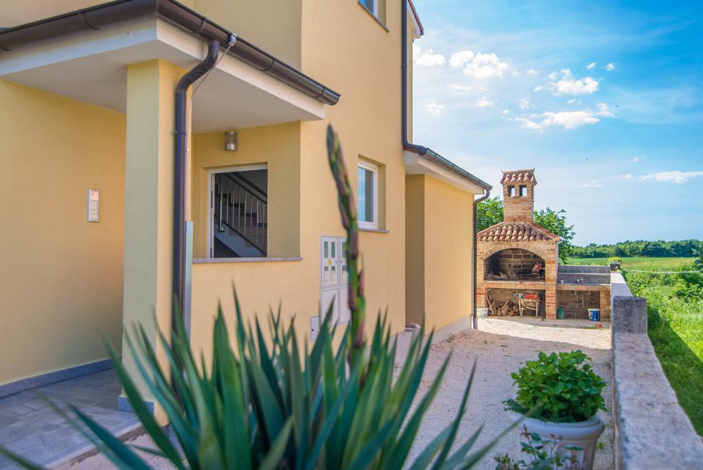 Apartment Una 2 Пула Екстериор снимка
