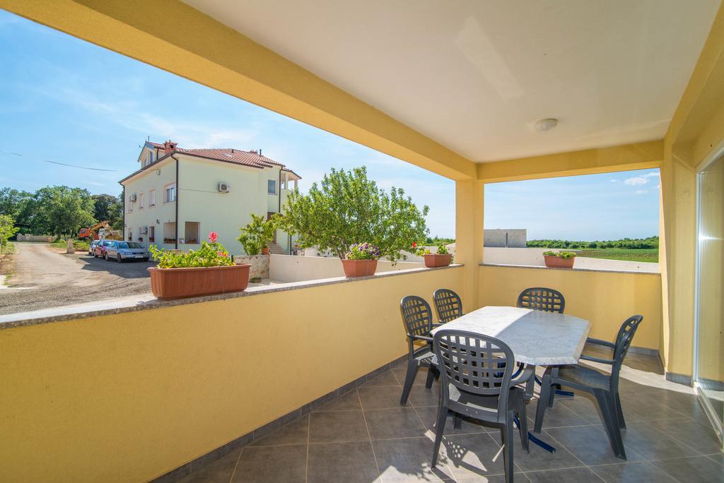 Apartment Una 2 Пула Екстериор снимка